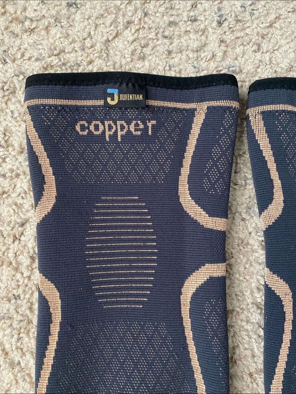 Unisex Copper Compression Knee Braces/Sleeves - Picture 4 of 11